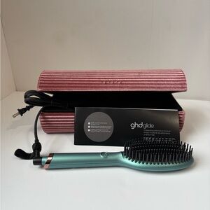 GHD Glide Limited Edition Smoothing Hot Brush with Pink Case
